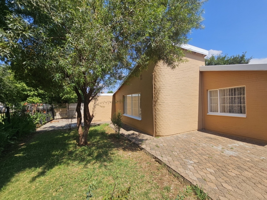 6 Bedroom Property for Sale in Brandwag Free State